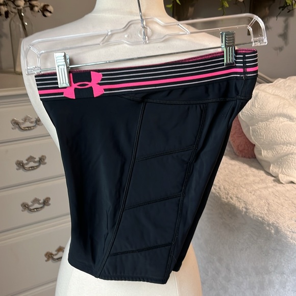 Under Armour Black Sliding Shorts Womens Small - Picture 5 of 7